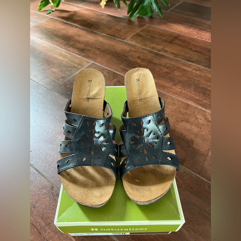 Naturalizer Black Sandals with Strappy Design Womens 8.5